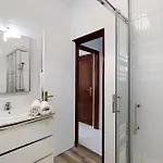 Piso Leon Y Castillo B 度假居